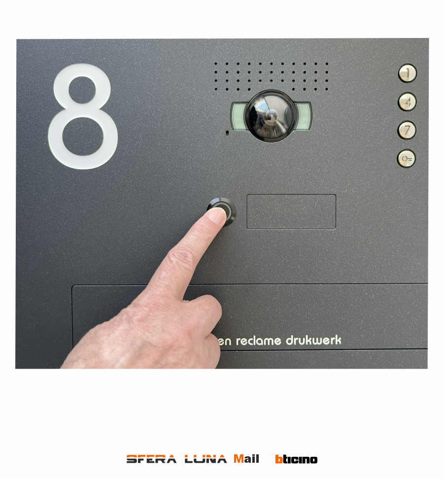 Video Parlofonie High-End Bticino SFERA LUNA+1 code keyboard with horizontal letterbox flap 