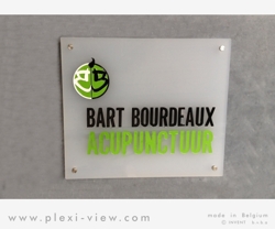 PLQSIGN - Plaques murales professionnelles en métal ou acrylique pour  extérieur ou intérieur - Plaques Professionnelles et signalétique -  Distinctio - spécialiste français des coupes, médailles et trophées