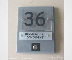 Huisnummer Natuursteen DRS en deurbel